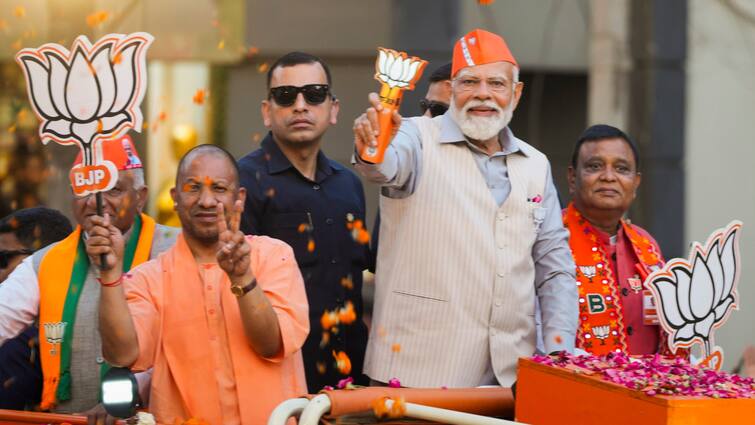 PM Modi Holds Roadshow In Ghaziabad, Says Overwhelmed To See 'Yuva Shakti, Nari Shakti Take Part In Large Numbers' PM Modi Holds Roadshow In Ghaziabad, Says Overwhelmed To See 'Yuva Shakti, Nari Shakti Take Part In Large Numbers'