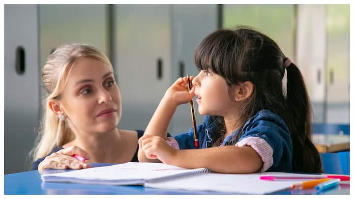 Teach the importance of time: Teach them to distribute their time properly, such as scheduling time for studies, sports and rest.