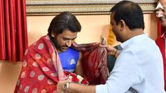 MS Dhoni: প্রতিপক্ষের ডেরায় গিয়ে সংবর্ধিত হচ্ছেন ধোনি! বাঁধভাঙা উচ্ছ্বাস নিজামের শহরে