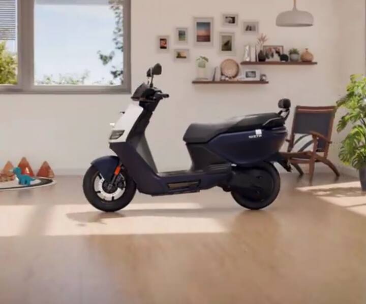 टॉप एंड वर्जन में टीएफटी डिस्प्ले मिलता है जबकि दो राइडिंग मोड भी हैं, एक रिवर्स फ़ंक्शन भी है. ये कीमतें शुरुआती हैं और इस नए इलेक्ट्रिक स्कूटर की डिलीवरी जुलाई से शुरू होगी. 5 साल की वारंटी, IP67 रेटेड और 400 मिमी वॉटर वेडिंग कैपेसिटी कुछ अन्य मुख्य आकर्षण है.