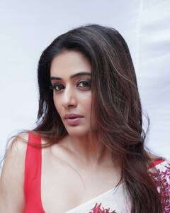 Priyamani: చీరలో ప్రియమణి- స్లీవ్ లెస్ బ్లౌస్ లో భలే ఉంది గురూ!