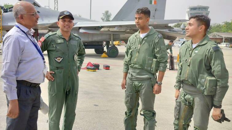 Sukhoi 30 Fighter Plane landed Varanasi Babatpur Airport war practice successfully completed ANN UP News: वाराणसी एयरपोर्ट पर उतरा लड़ाकू विमान सुखोई-30, सफलतापूर्वक पूरा हुआ युद्ध अभ्यास