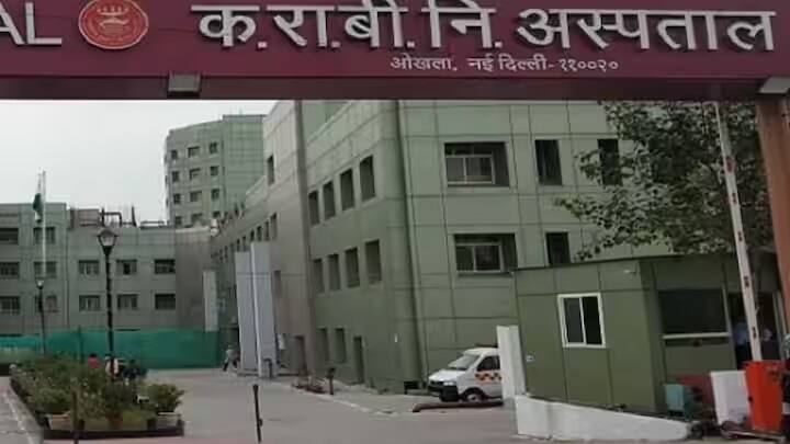 આ કાર્ડમાં કેટલીક માહિતી નોંધાયેલી છે. જેમાં લાભાર્થીનું નામ, પિતાનું નામ, સરનામું અને અનન્ય ESI વીમા નંબર લખવામાં આવે છે.