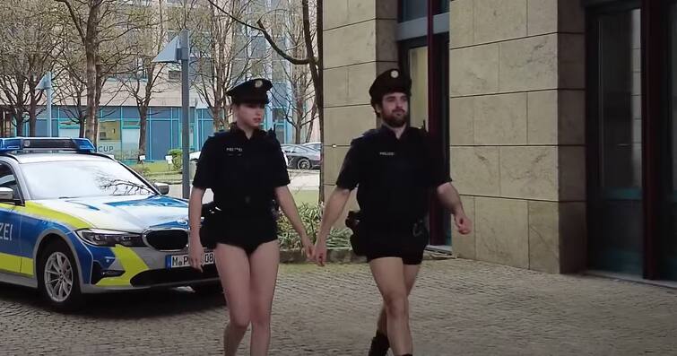 Police in Germany forced to do duty without pants ਜਰਮਨੀ 'ਚ ਪੁਲਿਸ ਬਿਨਾਂ ਪੈਂਟ ਤੋਂ ਡਿਊਟੀ ਕਰਨ ਲਈ ਮਜਬੂਰ ! ਵਜ੍ਹਾ ਜਾਣਕੇ ਆ ਜਾਵੇਗਾ ਤਰਸ