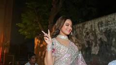 Sonakshi Sinha: चमकणाऱ्या साडीत सोनाक्षीची स्टाईल, विंटेज कारमध्ये केली एंट्री!