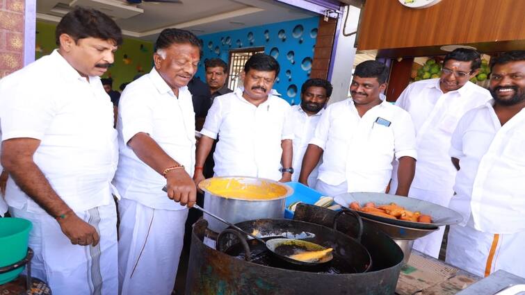 Lok Sabha Election 2024 Ramanathapuram candidate OPS collected votes by cooking bajji - TNN OPS: வாழைக்காய் பஜ்ஜி போட்டு வாக்கு சேகரித்த ஓபிஎஸ் - வைரலாகும் வீடியோ