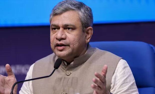 ਭਾਰਤੀ ਰੇਲ ਮੰਤਰੀ ਅਸ਼ਵਿਨੀ ਵੈਸ਼ਨਵ ਵੱਲੋਂ ਸਾਲ 2021 ਵਿੱਚ ਦਿੱਤੀ ਗਈ ਜਾਣਕਾਰੀ ਅਨੁਸਾਰ ਅਜੇ ਵੀ 37% ਟਰੇਨਾਂ ਡੀਜ਼ਲ 'ਤੇ ਚੱਲਦੀਆਂ ਹਨ। ਇਸ ਲਈ ਬਾਕੀ 63% ਟਰੇਨ ਬਿਜਲੀ 'ਤੇ ਚੱਲਦੀ ਹੈ।