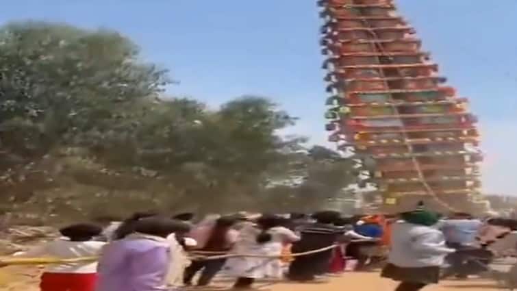 Watch: कर्नाटक में श्रद्धालुओं ने बनाया 100 फीट का रथ, धड़ाम से जमीन पर गिरा, बाल-बाल बचे लोग