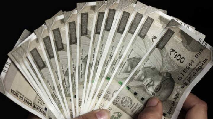लेकिन आपको बीच में कभी जरूरत महसूस हुई तो भी आप इस दौरान इससे पैसे निकाल सकते हैं. यह फंड मेडिकल इमरजेंसी या कुछ और कारण के लिए आप निकाल सकते हैं. आप ऑनलाइन अपने घर बैठे ही पीएफ निकाल सकते हैं. इसके लिए आपको सबसे पहले ईपीएफओ की आधिकारिक बेवसाइट www.epfindia.gov.in पर जाना होगा.
