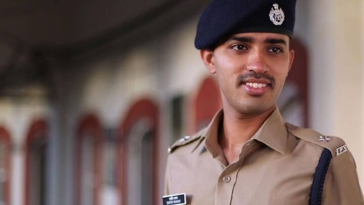 একাদশ-দ্বাদশ শ্রেণির বেতন স্কুলের পক্ষ থেকে মকুব করেও দেওয়া হয়েছিল সাফিনের। দ্বাদশের পরে তিনি ভর্তি হন ইঞ্জিনিয়ারিং কলেজে। ছবি- সাফিন হাসানের ইনস্টাগ্রাম