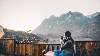 अकेले करना है सफर तो न हों परेशान, खुद के पास रखें ये सेल्फ डिफेंस चीजें