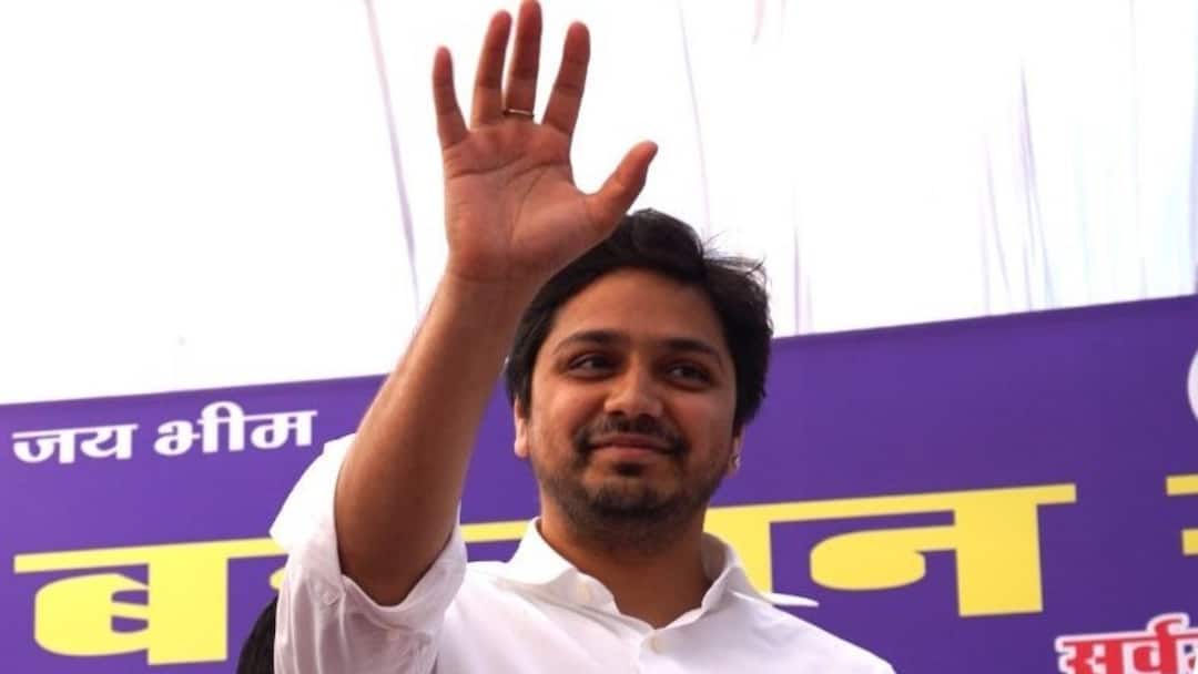 Lok Sabha Election 2024 BSP Leader Akash Anand React On Electoral Bonds at Nagina Rally Lok Sabha Election 2024: 'धन्ना सेठ के पैसे पर नहीं अपने बल पर चलाते हैं पार्टी', इलेक्टोरल बॉन्ड पर बोले आकाश आनंद