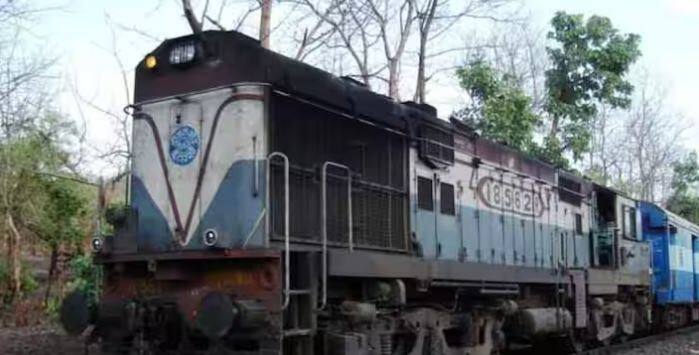 ਤਾਂ ਅਸੀਂ ਤੁਹਾਨੂੰ ਦੱਸ ਦੇਈਏ ਕਿ ਹਰ ਟਰੇਨ ਦੀ ਔਸਤ ਵੱਖਰੀ ਹੁੰਦੀ ਹੈ। ਇਸ ਦੀ ਔਸਤ ਰੇਲਗੱਡੀ ਦੀ ਰਫ਼ਤਾਰ, ਟਰੇਨ ਦੇ ਇੰਜਣ ਅਤੇ ਇਸ 'ਤੇ ਜਾਣ ਵਾਲੇ ਸਾਮਾਨ ਦੇ ਭਾਰ ਦੇ ਹਿਸਾਬ ਨਾਲ ਤੈਅ ਕੀਤੀ ਜਾਂਦੀ ਹੈ।