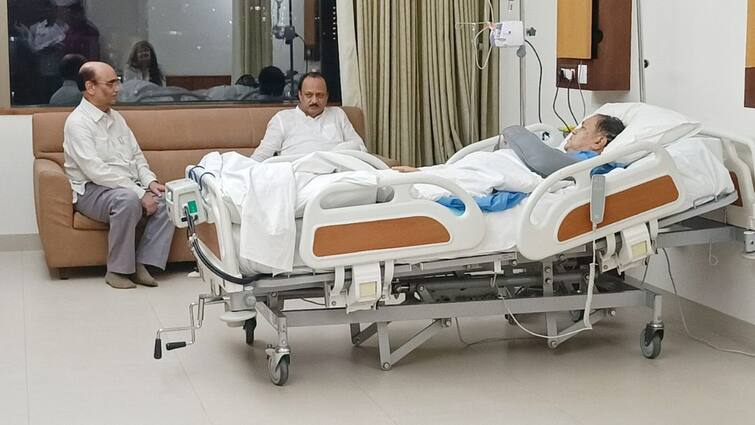 Ajit Pawar Meets Dilip Walse Patil Ajit Pawar inquired about Dilip Walse Patil's health, meet him at Jupiter Hospital in Pune Maharashtra Politics Marathi News Ajit Pawar Meets Dilip Walse Patil : अजितदादांकडून दिलीप वळसे पाटलांच्या प्रकृतीची विचारपूस, ज्युपिटर रुग्णालयात घेतली भेट