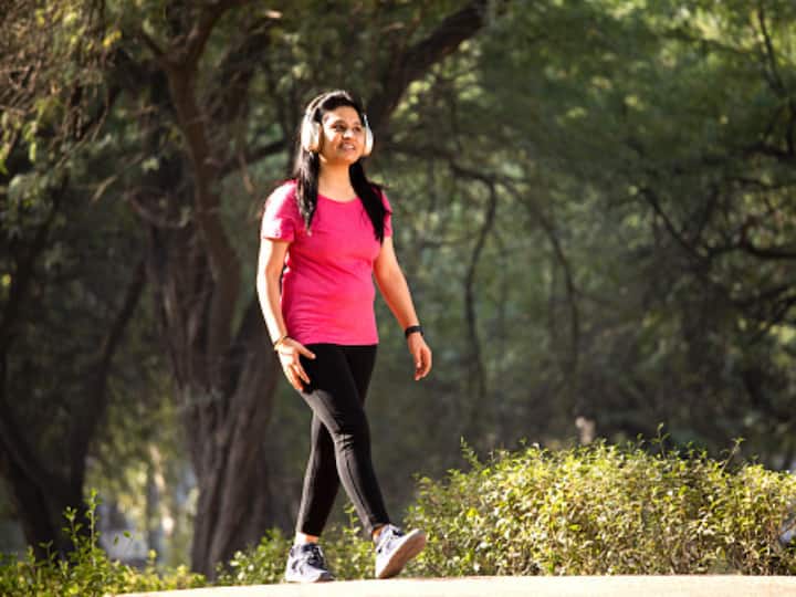 2. Nature Walks: Encounter nature by going for a walk outside. The rustle of leaves, the singing of birds, the smell of flowers—take note of the sights, sounds, and scents surrounding you. It can be very reviving and focused to connect with nature. (Image source: getty images)