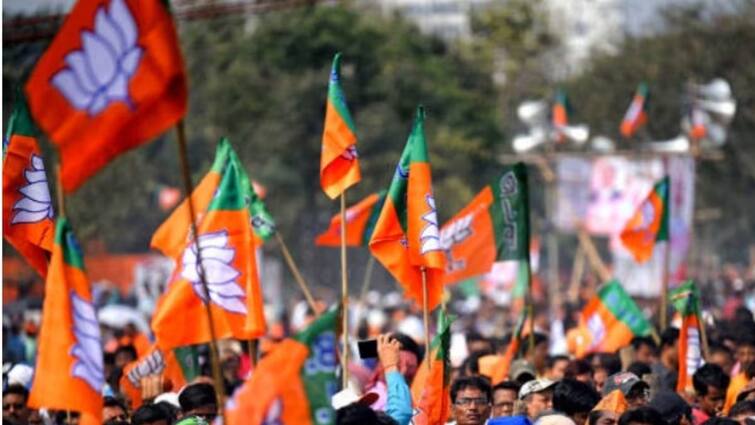 BJP Foundation Day hoisting flag every booth micro management Party strategy decade ann BJP Foundation Day: हर बूथ पर परचम लहरा रही BJP, एक दशक से माइक्रो मैनेजमेंट से अब घर-घर जाने की तैयारी