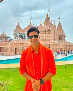 पत्नी दिव्यांका को छोड़ फैमिली संग दुबई पहुंचे विवेक दहिया, अबू धाबी मंदिर के किए दर्शन