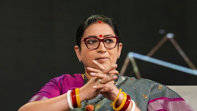 Smriti Irani Urges Women To 'Pay Attention To Politics', Says 'Saas ...