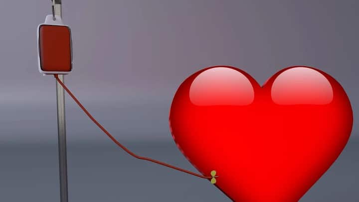 আসলে কিছু কোষের সমন্বয়েই রক্তের রং লাল। কারণ ওই কোষগুলিরও লাল রঙের। ওই কোষগুলিকে তাই লোহিতকণিকাও বলা হয়।