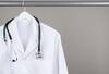 Doctors White Coat: ਆਖਰ ਚਿੱਟਾ ਕੋਟ ਕਿੰਝ ਬਣਿਆ ਡਾਕਟਰਾਂ ਦੀ ਪਛਾਣ? ਇਸ ਦੇ ਪਿੱਛੇ ਹੈ ਦਿਲਚਸਪ ਕਹਾਣੀ