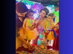 गुरमीत-देबिना ने बेटी लियाना के बर्थडे पर रखी शानदार पार्टी, कपल की लाडली ने बर्थडे पर यूं दिए पोज