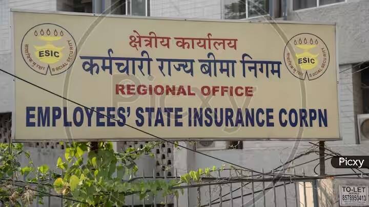 ESI પોર્ટલમાં લૉગ ઇન કર્યા પછી અને તમારી માહિતી દાખલ કર્યા પછી, ESIC તમને સ્માર્ટ કાર્ડ આપશે. અથવા કાર્ડ મેળવવા માટે તમારે ESIC ઓફિસ જવું પડશે.