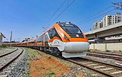 Vande Bharat: 5 स्टार होटल जैसी सुविधाएं, वंदे भारत के स्लीपर कोच की ये खासियतें जान हो जाएंगे हैरान