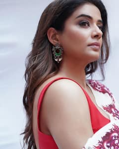 Priyamani: చీరలో ప్రియమణి- స్లీవ్ లెస్ బ్లౌస్ లో భలే ఉంది గురూ!