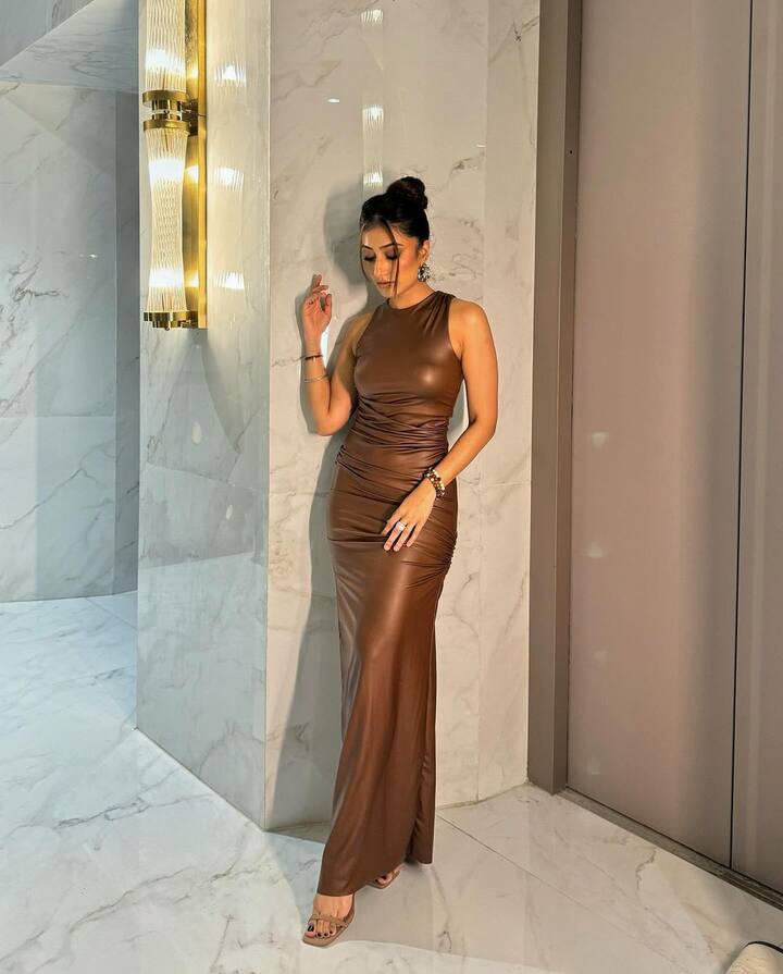 Let us know what do you think of Dhanashree's pics