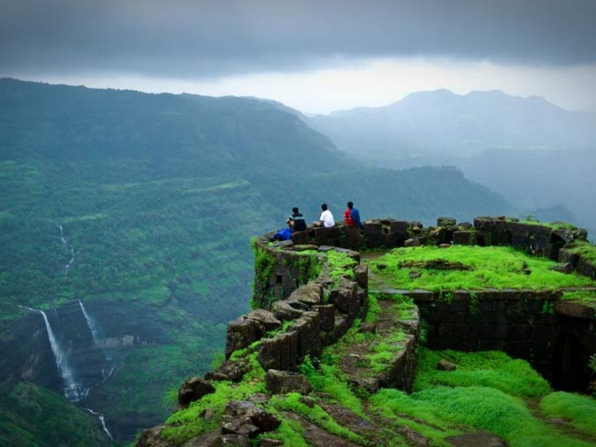 Travel : मे महिन्याची सुट्टी 'फुल्ल टू एन्जॉय' कराल! फक्त मामाचं गावंच नाही, तर 'या' 5 ठिकाणांनाही भेट देण्याचा प्लॅन करा