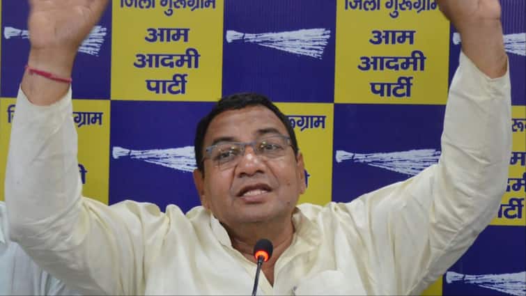 Kaithal News Assistant Returning Officer suspended for writing abusive language for permission AAP rally Haryana Haryana: कैथल में AAP की रैली के लिए परमिशन मांगने पर गाली  के मामले में एक्शन, सहायक रिटर्निंग अधिकारी निलंबित