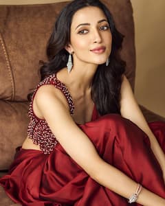 Neha Shetty: శారీ కట్టిన నేహా శెట్టి- చూస్తే నిషా ఎక్కాల్సిందే!