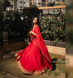 Ananthika Sanilkumar : రెడ్​ కలర్ హాఫ్ శారీలో మ్యాడ్​ హీరోయిన్.. ఈ భామ టాలెంట్స్​ చూస్తే నిజంగానే పిచ్చెక్కెస్తాది