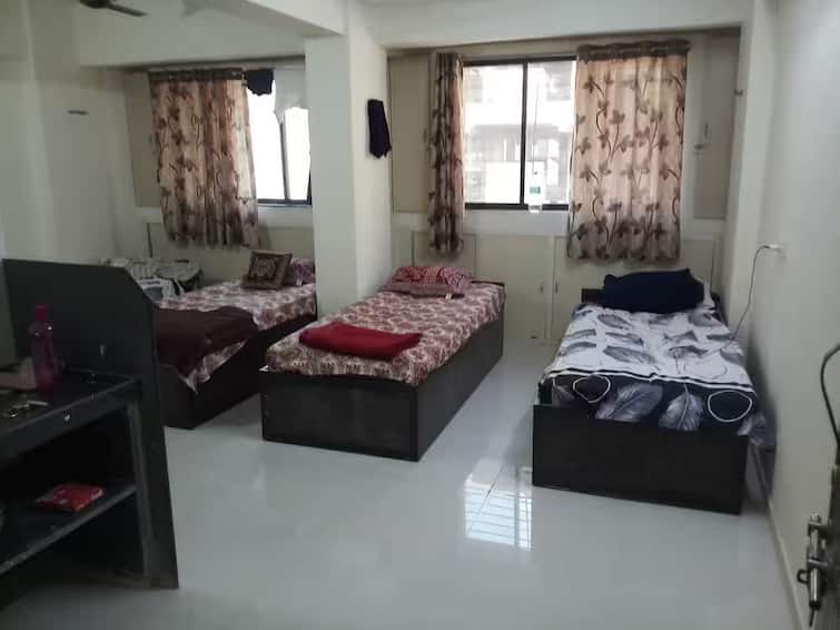 Controversy over students staying as paying guests in Anandnagar in Ahmedabad અમદાવાદની PG સિસ્ટમ પર વિવાદ, પેઇંગ ગેસ્ટ તરીકે રહેતા યંગસ્ટર્સને લઇને ફરી બબાલ? જાણો શું છે મામલો