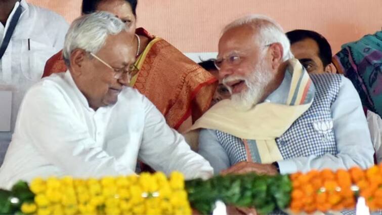 NitishKumar touching PM NarendraModi's feet at Bihar rally TejashwiYadav says we felt very bad Nitish Kumar: 