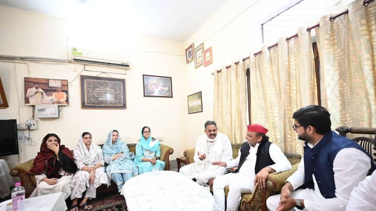 Akhilesh Yadav Meets Mukhtar Ansari’s Kin, Remarks ‘How Can We Settle for This Was Pure Dying?’