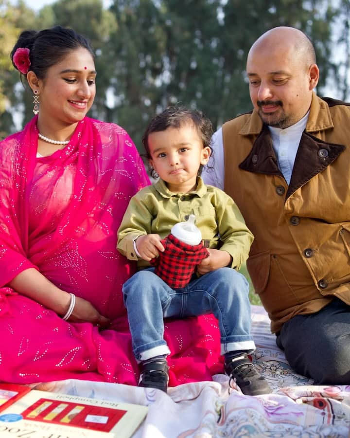 Mohina Kumari – The name of actress Mohina Kumari, who is seen in the TV show 'Yeh Rishta Kya Kehlata Hai', is also included in this list.  The actress is the princess of Rewa.  She has an arranged marriage with Suyash Rawat, son of Union Minister Satpal Maharaj.  Today the couple are parents of two children.