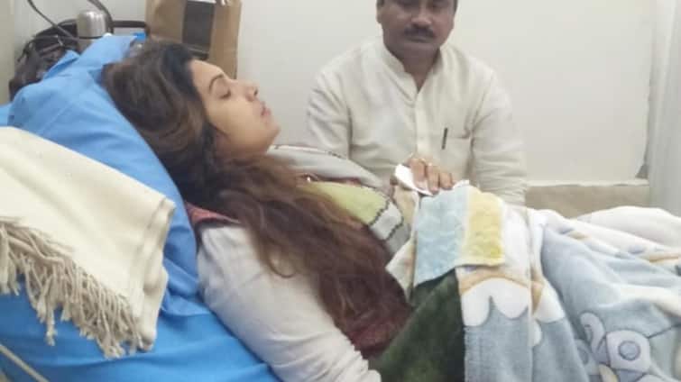 Samajwadi Party Candidate Kajal Nishad Heart attack Referred Lucknow by Ambulance Kajal Nishad News: सपा प्रत्याशी काजल निषाद को आया हार्ट अटैक, लखनऊ किया रेफर