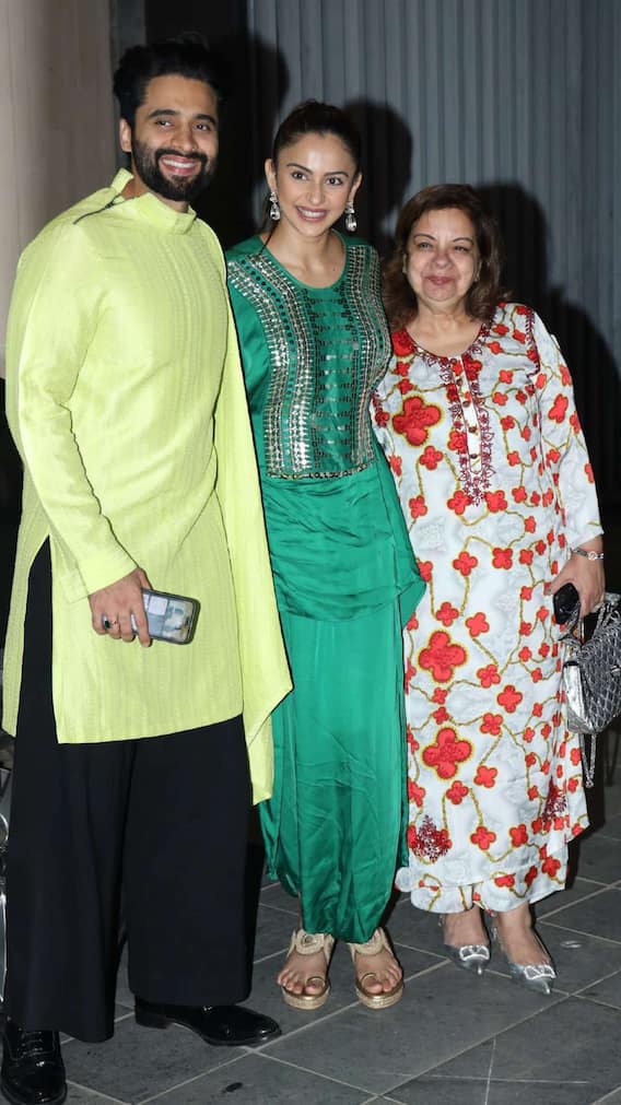 पत्नी रकुल प्रीत सिंह और मां संग इफ्तार पार्टी में पहुंचे जैकी भगनानी