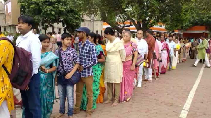 রামকৃষ্ণ মঠ ও মিশনের ষোড়শ অধ্যক্ষ প্রয়াত স্বামী স্মরণানন্দের মহাসমাধি উপলক্ষে বেলুড় মঠে অনুষ্ঠিত হল বিশেষ পুজো ভজন ও স্মরণসভা।