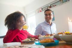 Cold Drinks : लहान मुलांना कोल्डड्रिंक्स देताय? होईल असे नुकसान!