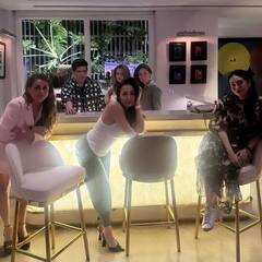 Kareena Kapoor Pics: गर्ल गैंग के साथ करीना कपूर ने एंजॉय किया देसी खाना, सामने आईं बेबो की नाइट आउट की Inside तस्वीरें