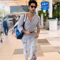 Sara Ali Khan Pics: मां अमृता और भाई इब्राहिम के साथ वेकेशन पर निकलीं सारा अली खान, क्रॉप टॉप और शॉर्ट्स में एक्ट्रेस का दिखा कूल लुक