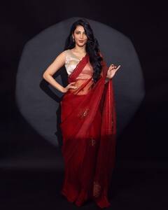 Shruti Haasan: રેડ સાડીમાં શ્રુતિ હાસને આપ્યા ગ્લેમરસ પોઝ, જુઓ તસવીરો