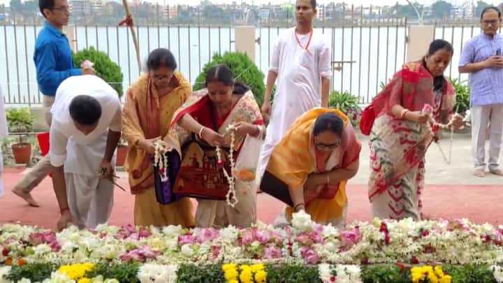 দিনভর নানা অনুষ্ঠানের পর সন্ধেয় মূল মন্দিরে সন্ধ্যারতি দিয়ে শেষ হবে অনুষ্ঠান। (সব ছবি ও তথ্য- ভাস্কর ঘোষ, হাওড়া)