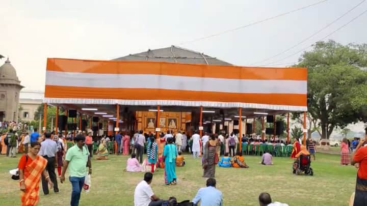 আয়োজন করা হয় বিশেষ পুজো ও হোমের। অস্থায়ীভাবে নির্মিত সভামন্ডপে হয় বিভিন্ন অনুষ্ঠান।