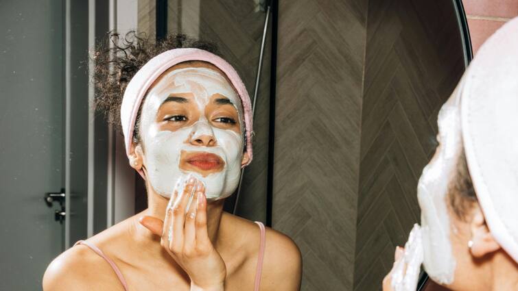 weekend skin care routine here are some easy homemade tips to follow for healthy and glowing skin Weekend Skin Care Tips: সারা সপ্তাহের পরিশ্রমের প্রভাব পড়ে আপনার ত্বকেও, সপ্তাহান্তে কীভাবে যত্ন নেবেন ত্বকের?