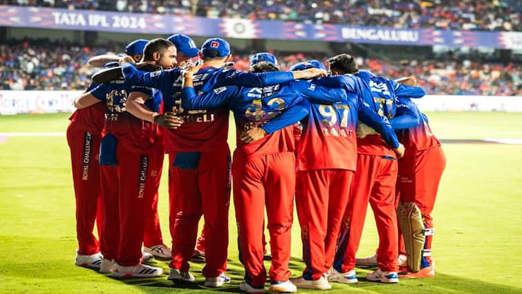 अगर आरसीबी को मुंबई के खिलाफ जीत हासिल करनी है तो प्लेइंग इलेवन में 6 बदलाव करने होंगे.