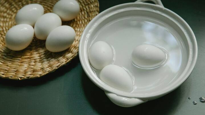 Egg Boil Tips: முட்டை உடையாமல் வேக வைக்க என்ன செய்ய வேண்டும் என்று காணலாம்.