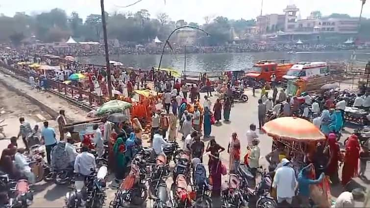 Somvati Amavasya 2024 devotees gathered in Ujjain took bath in Shipra river ANN Somvati Amavasya 2024: सोमवती अमावस्या पर उज्जैन में आस्था का सैलाब, दो लाख श्रद्धालुओं ने किया शिप्रा में स्नान